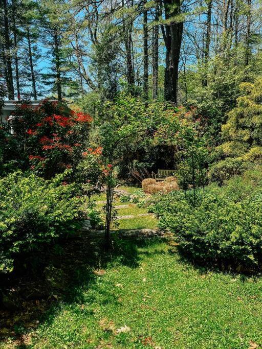 English Cottage With Large Patio! Highlands Exterior photo