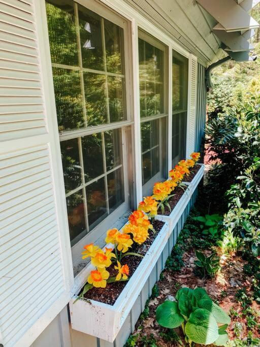 English Cottage With Large Patio! Highlands Exterior photo